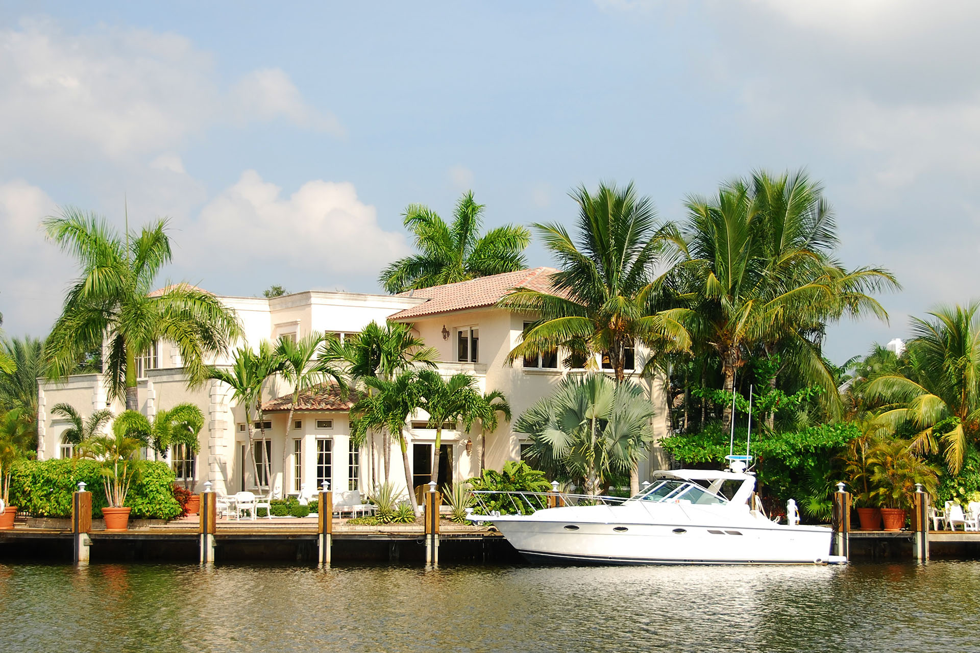 Luxurious waterfront home in Florida